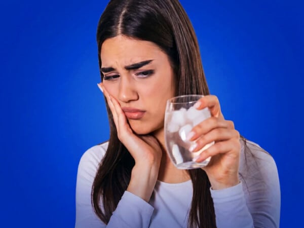 Durere la cald sau rece, durere spontană, sensibilitate la masticație